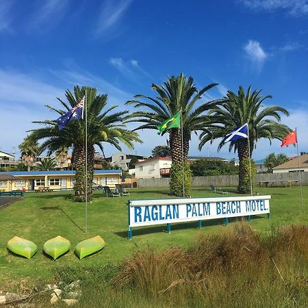 Raglan Palm Beach Motel 外观 照片